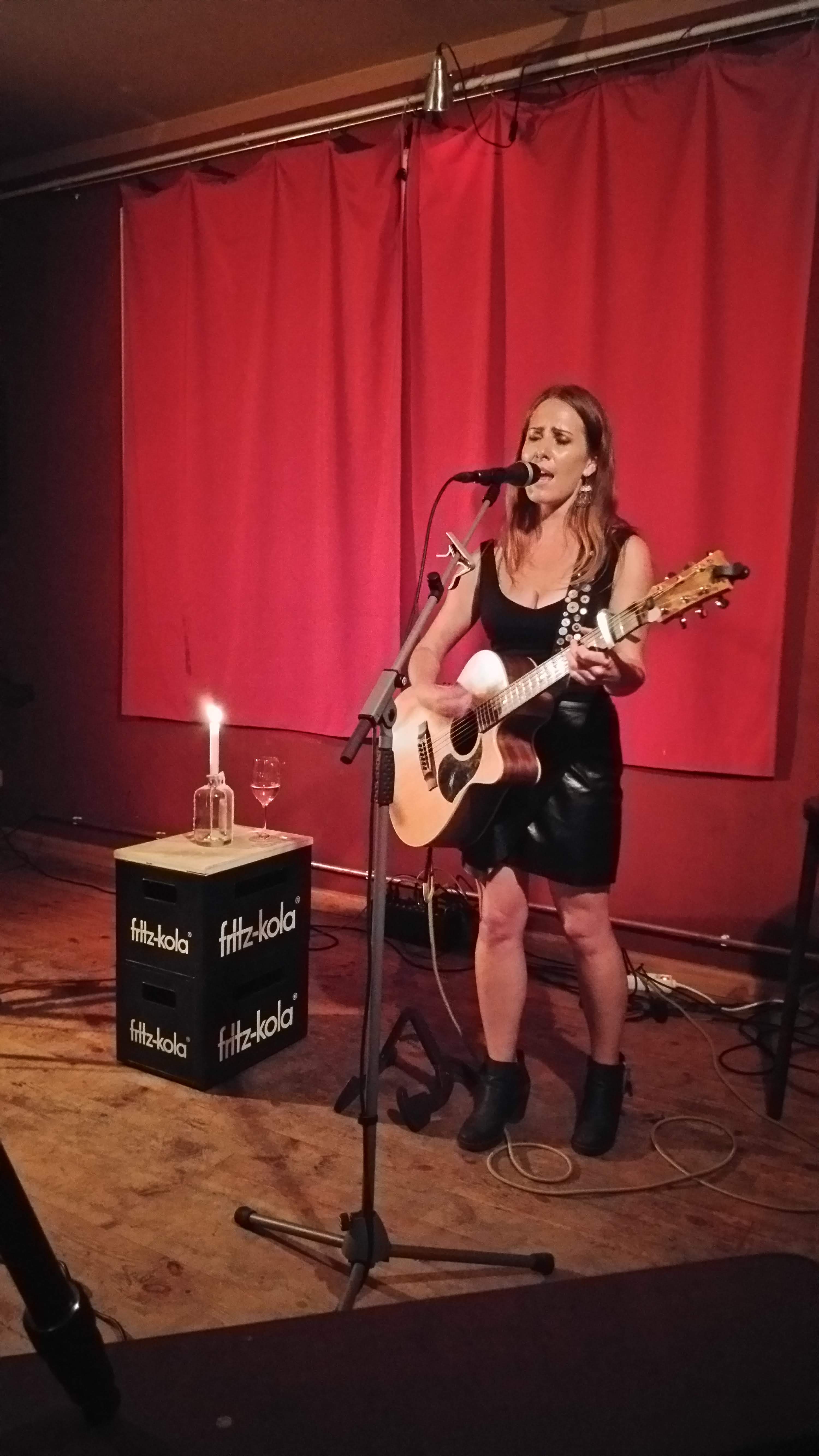 Sarah Bird performs Beaches live at Oblomov Kreuzkoelln, Berlin
